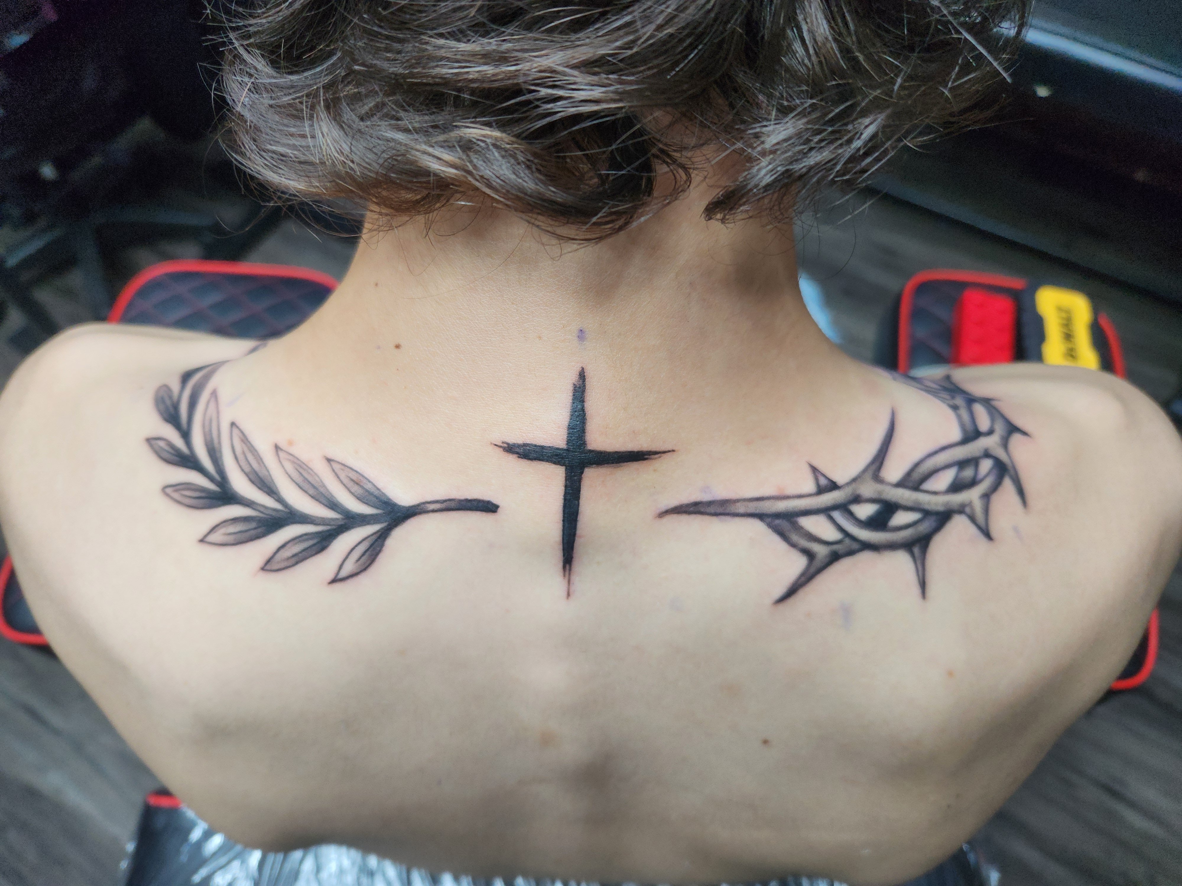Religious iconography placed as a wreath around the shoulders
