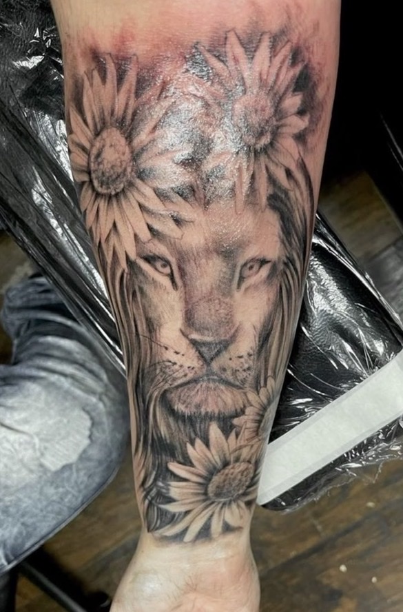 Black and gray lion with flowers done free hand