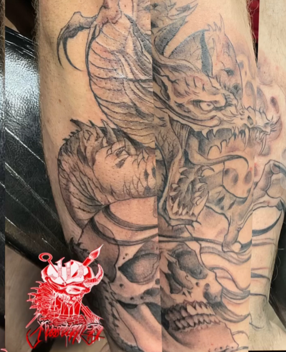 Black and gray dragon and skull